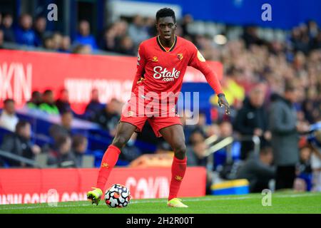 Liverpool, Großbritannien. Oktober 2021. Ismaila Sarr #23 von Watford kontrolliert den Ball in Liverpool, Vereinigtes Königreich am 10/23/2021. (Foto von Conor Molloy/News Images/Sipa USA) Quelle: SIPA USA/Alamy Live News Stockfoto