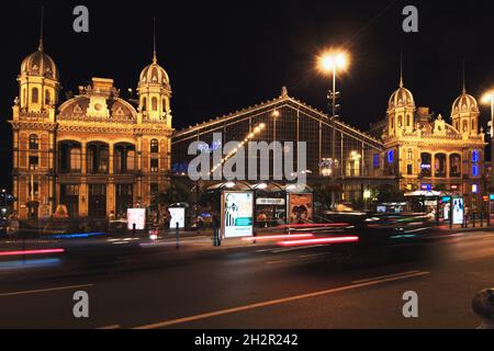 Ungarn, Budapest, Westbahnhof am Nyugati Platz,tér und der Teréz körút, gebaut 1874-1877 von der Firma eiffel in Paris, Abendstimmung | Hungary, Budap Stockfoto