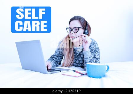 Textunterschrift zur Selbstpflege. Ein Wort über die Praxis, Maßnahmen zur Verbesserung der eigenen Gesundheit Callcenter-Agent von zu Hause aus arbeiten geschrieben Stockfoto