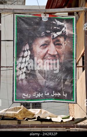 Plakate und Schriften von Anführer Yasser Arafat, die auf den Straßen Palästinas, Palästina, hängen Beytullahim, Juni 19 2012 Stockfoto