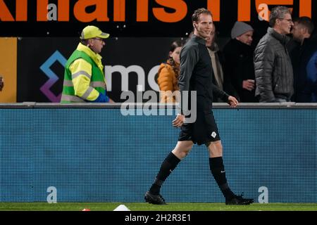 WAALWIJK, NIEDERLANDE - 23. OKTOBER: Assistenzschiedsrichter Sjoerd Nanninga während des niederländischen Eredivisie-Spiels zwischen RKC Waalwijk und Sparta Rotterdam am 23. Oktober 2021 im Mandemakers Stadion in Waalwijk, Niederlande (Foto: Geert van Erven/Orange Picts) Stockfoto