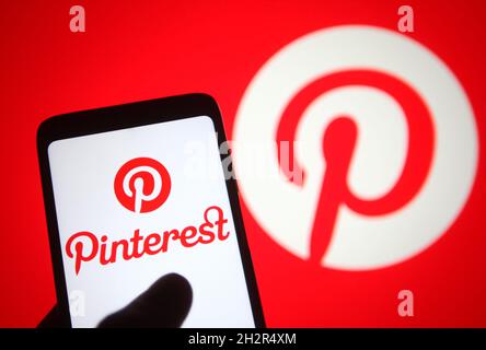 Ukraine. Oktober 2021. In dieser Abbildung ist ein Pinterest-Logo eines Bildsharing- und Social-Media-Dienstes auf einem Smartphone zu sehen. Kredit: SOPA Images Limited/Alamy Live Nachrichten Stockfoto