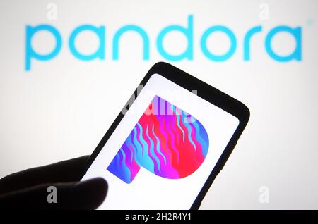 Ukraine. Oktober 2021. In dieser Abbildung ist ein Pandora-Logo eines Musik-Streaming-Dienstes auf einem Smartphone zu sehen. Kredit: SOPA Images Limited/Alamy Live Nachrichten Stockfoto