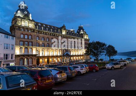 Scarborough, Großbritannien. Oktober 2021. Das Grand Hotel an einer kalten Nacht in Scarborough, Yorkshire. Kredit: SOPA Images Limited/Alamy Live Nachrichten Stockfoto