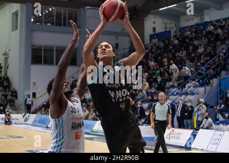 PalaRadi, Cremona, Italien, 23. Oktober 2021, McNeace Jamuni (Vanoli Cremona) während der Vanoli Basket Cremona gegen Happy Casa Brindisi – Italienische Basketball A Serie Championship Stockfoto