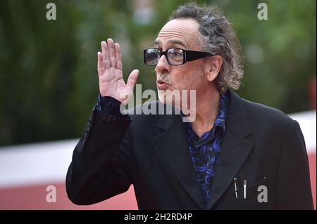 Rom, Italien. Oktober 2021. Tim Burton nimmt am Samstag, den 23. Oktober 2021, beim 16. Rome Film Fest 2021 am roten Teppich von Tim Burton Close Encounter Teil. Foto von Rocco Spaziani/UPI Credit: UPI/Alamy Live News Stockfoto