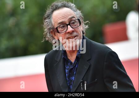 Rom, Italien. Oktober 2021. Tim Burton nimmt am Samstag, den 23. Oktober 2021, beim 16. Rome Film Fest 2021 am roten Teppich von Tim Burton Close Encounter Teil. Foto von Rocco Spaziani/UPI Credit: UPI/Alamy Live News Stockfoto