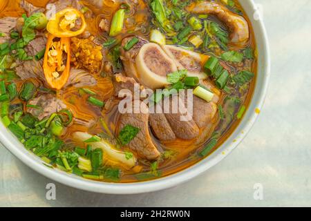 Nahaufnahme der berühmten Nudeln in Vietnam namens Bun Bo Hue Stockfoto