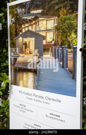 Haus am Wasser mit privater Anlegestelle zum Verkauf, Anlage in Sydney in Clareville Beach Pittwater, NSW, Australien Stockfoto