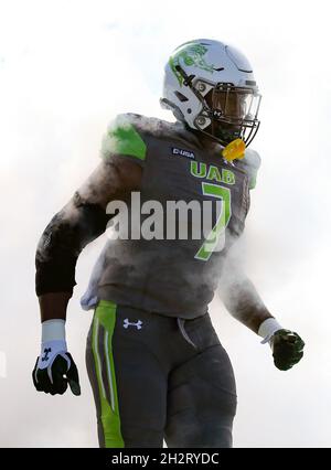 Birmingham, Alabama, USA. Oktober 2021. Der UAB Blazers-Linienspieler Tyler Taylor (7) tritt vor einem NCAA-Fußballspiel zwischen den UAB Blazers und den Reiseulen im Protective Stadium in Birmingham, Alabama, in das Feld ein. Reis besiegte UAB 30-24. Brandon Sumrall/CSM/Alamy Live News Stockfoto