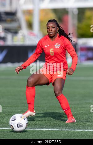 Ottawa, Kanada, 23. Oktober 2021: DeAnne Rose vom Team Canada in Aktion während des Spiels der „Zelery Tour“ gegen das Team New Zealand auf dem TD-Platz in Ottawa, Kanada. Kanada gewann das Spiel mit 5:1. Stockfoto