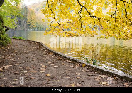 Plitvicer Seen im Nationalpark Kroatien, Herbst Stockfoto