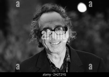 23. Oktober 2021 - Regisseur Tim BURTON auf dem roten Teppich des Rome Film Festival 2021. Rom, Italien Â©Evandro Inetti via ZUMA Wire) (Bildquelle: © Evandro Inetti/ZUMA Press Wire) Stockfoto