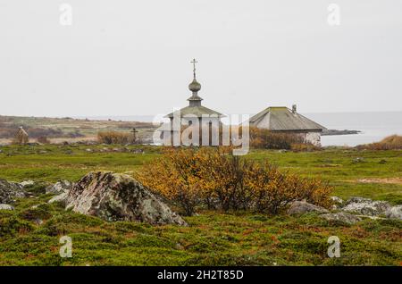 Herbst auf Solowki. Die Kirche des heiligen Andreas der erste Berufene. Russland, Region Archangelsk Stockfoto