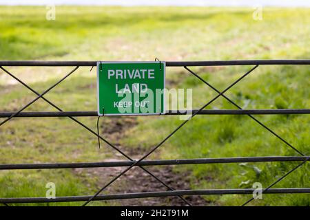 Privates Grundstück Schild am Hof Tor Stockfoto