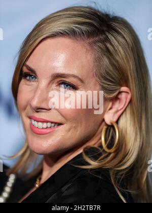 Laguna Beach, Usa. Oktober 2021. LAGUNA BEACH, ORANGE COUNTY, KALIFORNIEN, USA - 23. OKTOBER: Die Schauspielerin June Diane Raphael kommt zur 14. Jährlichen Oceana SeaChange Summer Party, die am 23. Oktober 2021 in einer Privatresidenz in Laguna Beach, Orange County, Kalifornien, USA, stattfindet. (Foto: Xavier Collin/Image Press Agency/Sipa USA) Quelle: SIPA USA/Alamy Live News Stockfoto