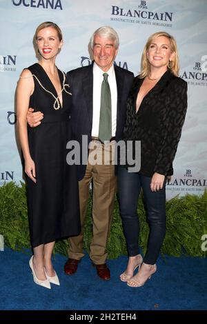 Laguna Beach, Kalifornien. Oktober 2021. Brooklyn Decker, Sam Waterston, June Diane Raphael bei der Ankunft zur 14. Jährlichen SeaChange Summer Party, private Residenz, Laguna Beach, CA 23. Oktober 2021. Kredit: Priscilla Grant/Everett Collection/Alamy Live Nachrichten Stockfoto