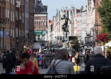 Fontanna Neptuna (Neptuns Brunnen), flämische Manierin, auf dem Dlugi Targ (langer Markt) in der Innenstadt im historischen Zentrum von Danzig, Polen. Oktober 202 Stockfoto