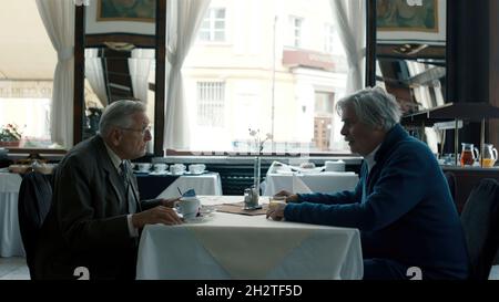 JIRI MENZEL und PETER SIMONISCHEK in TLMOCNÍK (2018), Regie: MARTIN SULIK. Kredit: TITANIC s.r.o./IN FILM PRAHA/COOP99 FILMPRODUKTION/ROZHLAS / Album Stockfoto