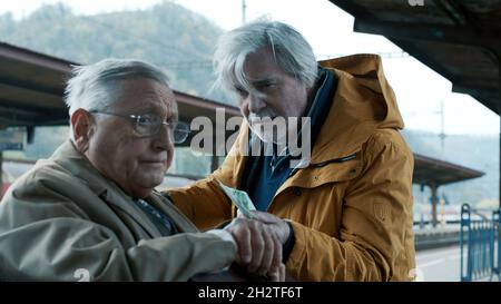 JIRI MENZEL und PETER SIMONISCHEK in TLMOCNÍK (2018), Regie: MARTIN SULIK. Kredit: TITANIC s.r.o./IN FILM PRAHA/COOP99 FILMPRODUKTION/ROZHLAS / Album Stockfoto