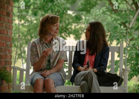 ALLISON JANNEY und MILA KUNIS in BREAKING NEWS IN YUBA COUNTY (2021), Regie TATE TAYLOR. Quelle: AGC Studios / Nine Stories Productions / Album Stockfoto