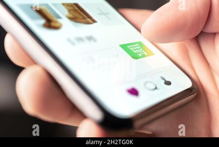 Online-Shopping und Mode-Shop-Website mit in den Warenkorb Taste in Handy. Der Kunde bestellt und kauft das Produkt auf der Website. Stockfoto