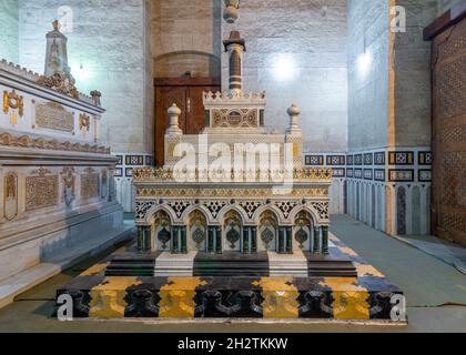 Mausoleum von Khedive Ismail, mit Mutter-Dame Khushiar Hanim Mausoleum neben, befindet sich in der Al Rifaii Moschee, alias Königliche Moschee, Kairo, Ägypten Stockfoto