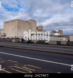 Das Royal National Theatre London England Großbritannien unter Wolkendem Himmel Stockfoto