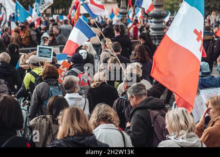 Paris, Frankreich - 23. Oktober 2021: Proteste gegen den Covid-19-Gesundheitsausweis Stockfoto