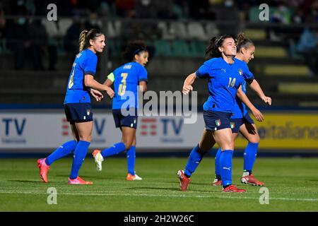 Castel Di Sangro, Italien. 22. Oktober 2021. Im Einsatz während der UEFA-Frauen-WM-Qualifikationsrunde zwischen ITALIEN und KROATIEN am 22. Oktober 2021 im Stadio Teofilo Patini in Castel di Sangro, Italien. (Foto von Domenico Cippitelli/Pacific Press) Quelle: Pacific Press Media Production Corp./Alamy Live News Stockfoto