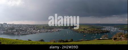 Blick auf Salcombe mit dramatischem Himmel, South Devon Stockfoto