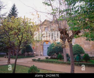 AUSSENANSICHT - PALACIO RENACENTISTA - S XVI - ACTUALMENTE CUARTEL DE LA GUARDIA CIVIL. AUTOR: GIL DE HONTAÑON (GRÖSSER). Lage: PALACIO SALINAS. Torrelaguna. MADRID. SPANIEN. Stockfoto