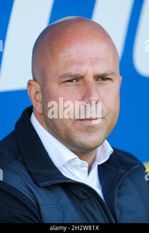 LEEUWARDEN, NIEDERLANDE - 24. OKTOBER: Trainer Arne Slot von Feyenoord Rotterdam während des niederländischen Eredivisie-Spiels zwischen SC Cambuur und Feyenoord am 24. Oktober 2021 im Cambuur Stadion in Leeuwarden, Niederlande (Foto: Henk Jan Dijks/Orange Picts) Stockfoto