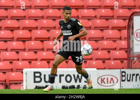 Barnsley, Großbritannien. Okt. 2021. Iliman Ndiaye #29 von Sheffield United wird am 10/24/2021 den Ball in Barnsley, Großbritannien, kontrollieren. (Foto von Simon Whitehead/News Images/Sipa USA) Quelle: SIPA USA/Alamy Live News Stockfoto