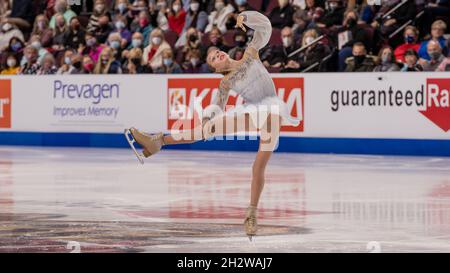 Las Vegas, USA. Oktober 2021. Kseniia Sinitsyna aus Russland beendet am 23. Oktober 2021 ihr Kurzprogramm für Frauen auf dem dritten Platz beim ISU Guaranteed Rate Skate America 2021 in der Orleans Arena, Las Vegas, Nevada (Foto von Jeff Wong/Sipa USA). Quelle: SIPA USA/Alamy Live News Stockfoto