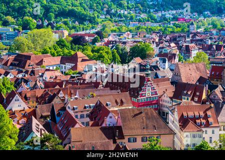 Deutschland, Esslingen am Neckar Stadt Altstadthäuser und Dächer Panoramablick über die alte rote Schlepphalle Stockfoto