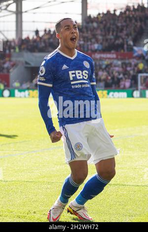 Leicester City Youri Tielemans feiert sein Tor beim Premier League-Spiel zwischen Brentford und Leicester City am 24. Oktober 2021 im Brentford Community Stadium, Brentford, England. Foto von Andrew Aleksiejczuk / Prime Media Images. Stockfoto