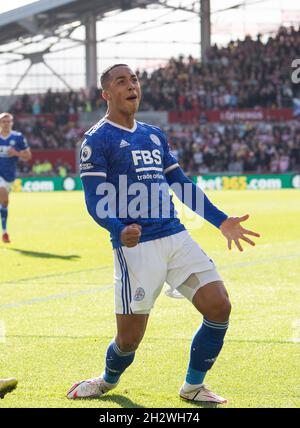 Leicester City Youri Tielemans feiert sein Tor beim Premier League-Spiel zwischen Brentford und Leicester City am 24. Oktober 2021 im Brentford Community Stadium, Brentford, England. Foto von Andrew Aleksiejczuk / Prime Media Images. Stockfoto