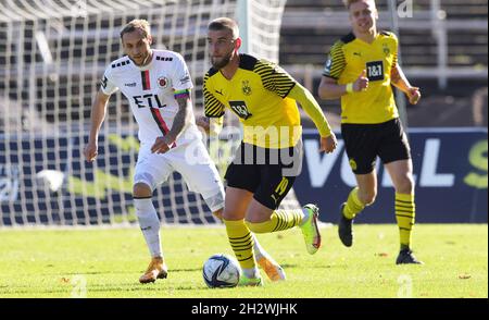 firo: 24.10.2021, Fuvuball, Fußball, 3. Bundesliga, Saison 2021/2022, BVB U23, Borussia Dortmund II - Viktoria kV? ln Ole POHLMANN, BVB rechts gegen Marcel RISSE Stockfoto