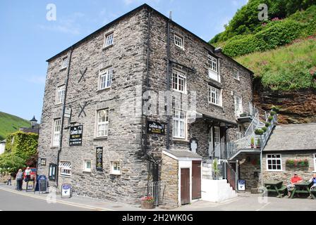 Das Cobweb Inn im malerischen Dorf Boscastle, Cornwall Stockfoto