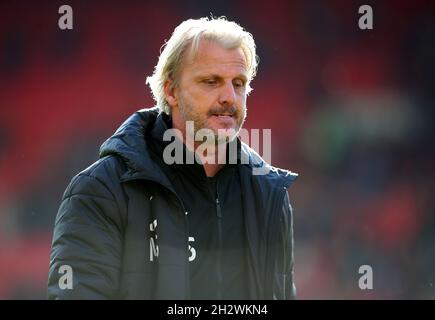 Barnsley, England, 24. Oktober 2021. Barnsley-Manager Markus Schopp beim Sky Bet Championship-Spiel in Oakwell, Barnsley. Bildnachweis sollte lauten: Simon Bellis / Sportimage Stockfoto