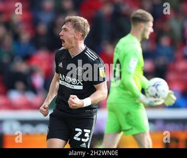 Barnsley, England, 24. Oktober 2021. Ben Osborn von Sheffield Utd feiert das dritte Tor während des Sky Bet Championship-Spiels in Oakwell, Barnsley. Bildnachweis sollte lauten: Simon Bellis / Sportimage Stockfoto