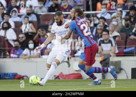 Barcelona, Spanien. Okt. 2021. Barcelona, Spanien, 24. Oktober 2 während des LaLiga Santander Spiels zwischen Barcelona und R.Madrid im Camp nou Stadion in Barcelona, Spanien. Rafa Huerta/SPP Credit: SPP Sport Press Photo. /Alamy Live News Stockfoto