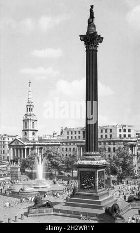 Eine Vintage-Postkarte mit der Nelson-Säule auf dem Trafalgar Square in London und der Kirche St. Martin-in-the-Fields im Hintergrund. Stockfoto