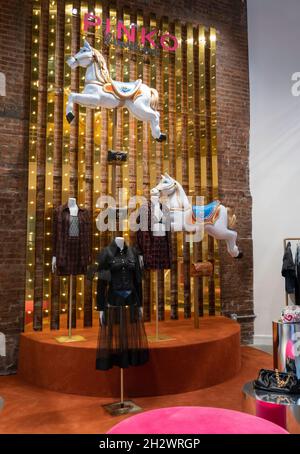 Pinko ist eine hochwertige italienische Modeboutique in SoHo, New York City, USA 2021 Stockfoto