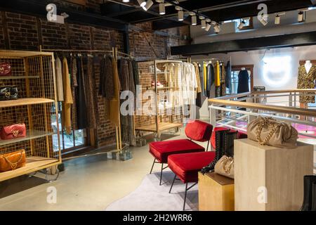 Pinko ist eine hochwertige italienische Modeboutique in SoHo, New York City, USA 2021 Stockfoto