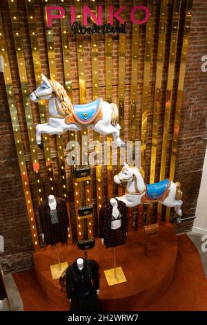 Pinko ist eine hochwertige italienische Modeboutique in SoHo, New York City, USA 2021 Stockfoto