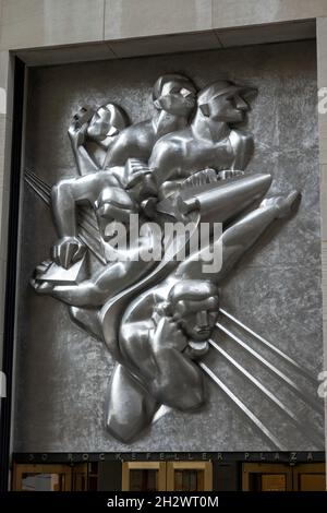 News, Edelstahl Flachrelief, Rockefeller Center, New York Stockfoto