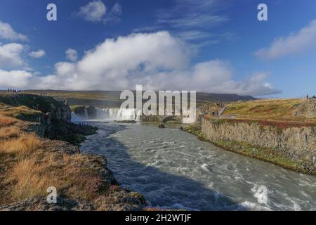 Nordöstliche Region, Island: Godafoss, der Wasserfall der Götter, am Skjalfandafljot Fluss. Stockfoto