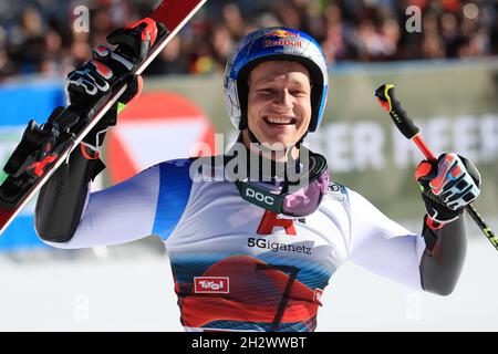 Solden, Österreich. Okt. 2021. Alpine Ski World Cup 2021-2022: 1. Herren-Riesenslalom, Eröffnungsrennen im Rahmen des Alpine Ski World Cup in Solden am 24. Oktober 2021; Marco Odermatt (SUI) (Foto von Pierre Teyssot/ESPA-Images) Kredit: Europäische Sport Fotoagentur/Alamy Live News Stockfoto
